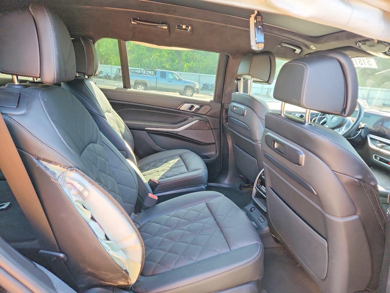 2025 BMW X7 xDrive40I - zdjęcie 11