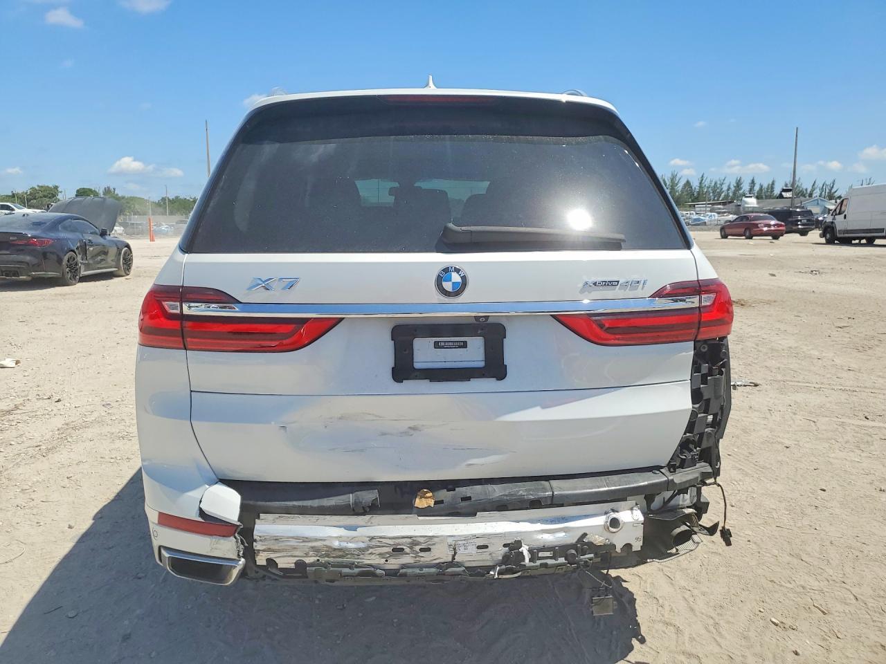 2020 BMW X7 xDrive40I - zdjęcie 6