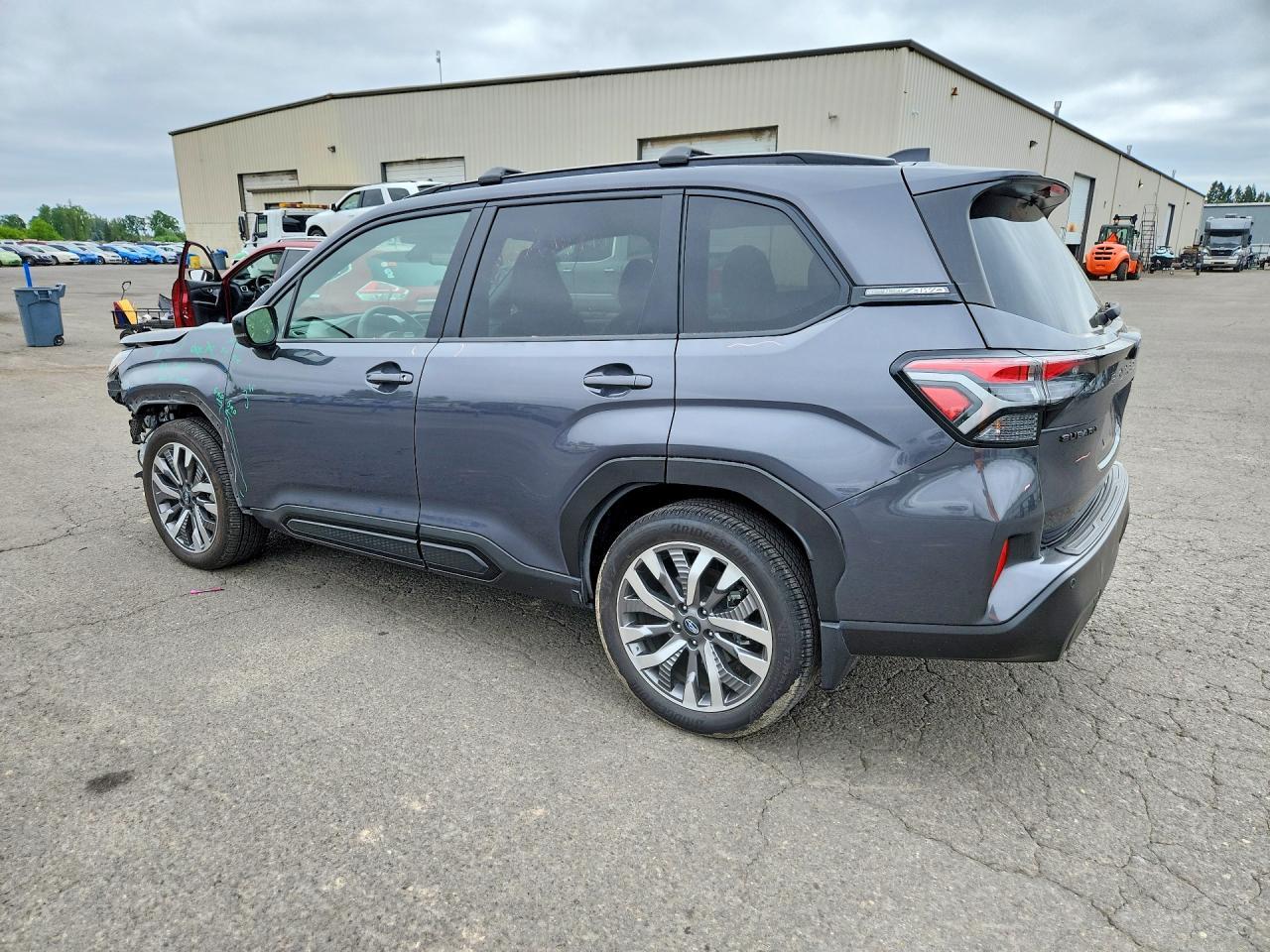 2025 Subaru Forester Touring - zdjęcie 2