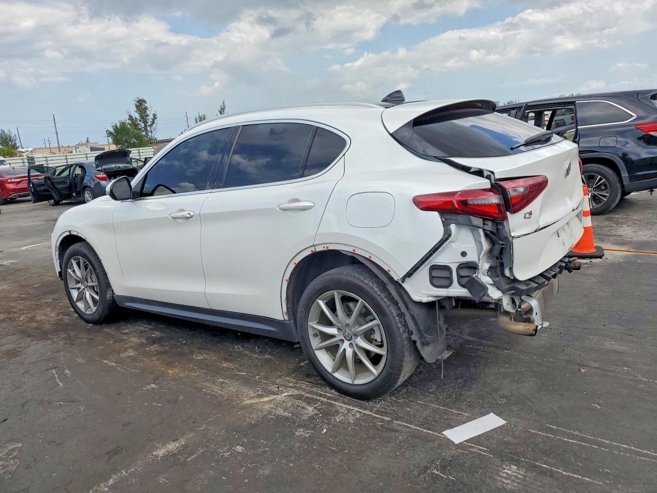 2019 Alfa Romeo Stelvio Ti - zdjęcie 2