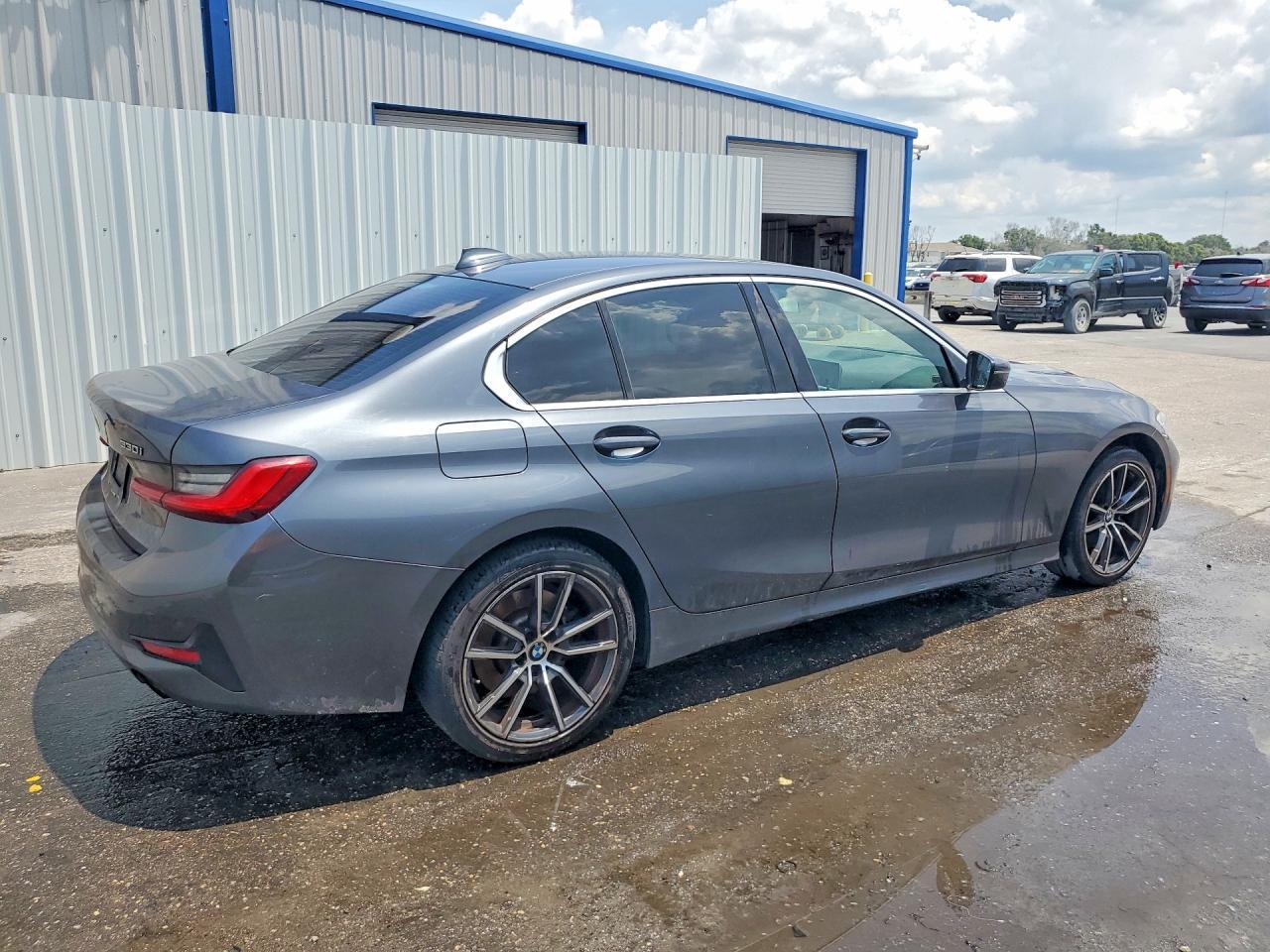2021 BMW 330I - zdjęcie 3
