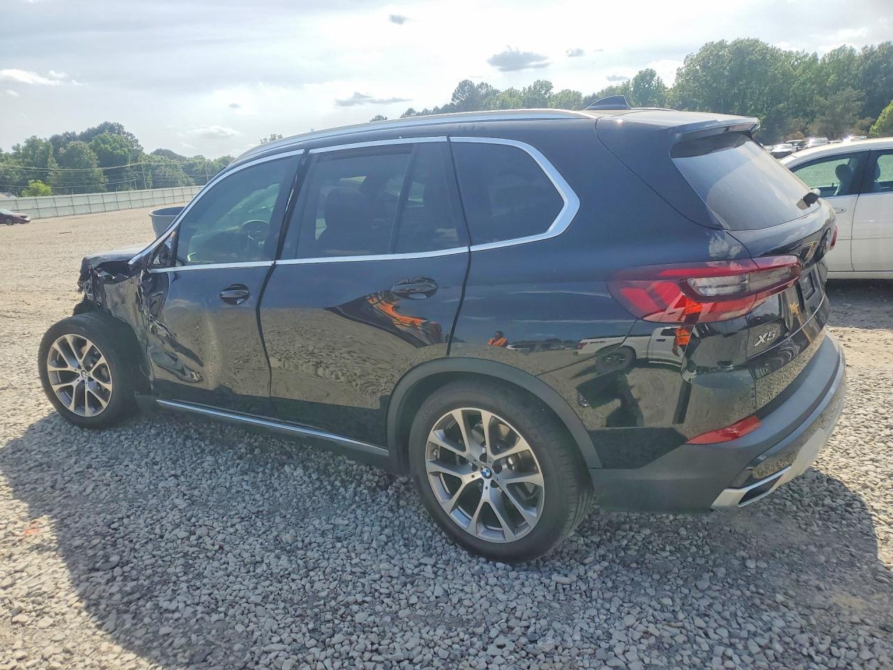 2022 BMW X5 xDrive40I - zdjęcie 2