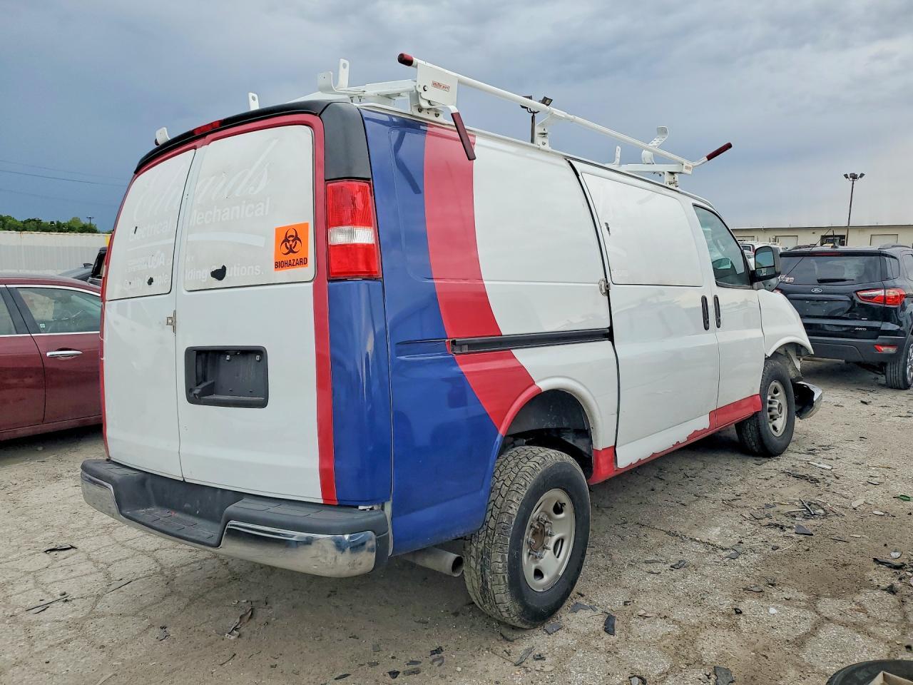 GMC Savana - zdjęcie 3