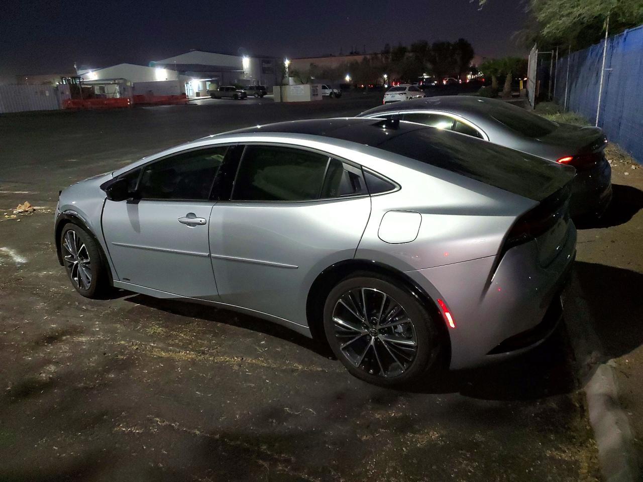 2024 Toyota Prius Xle - zdjęcie 2