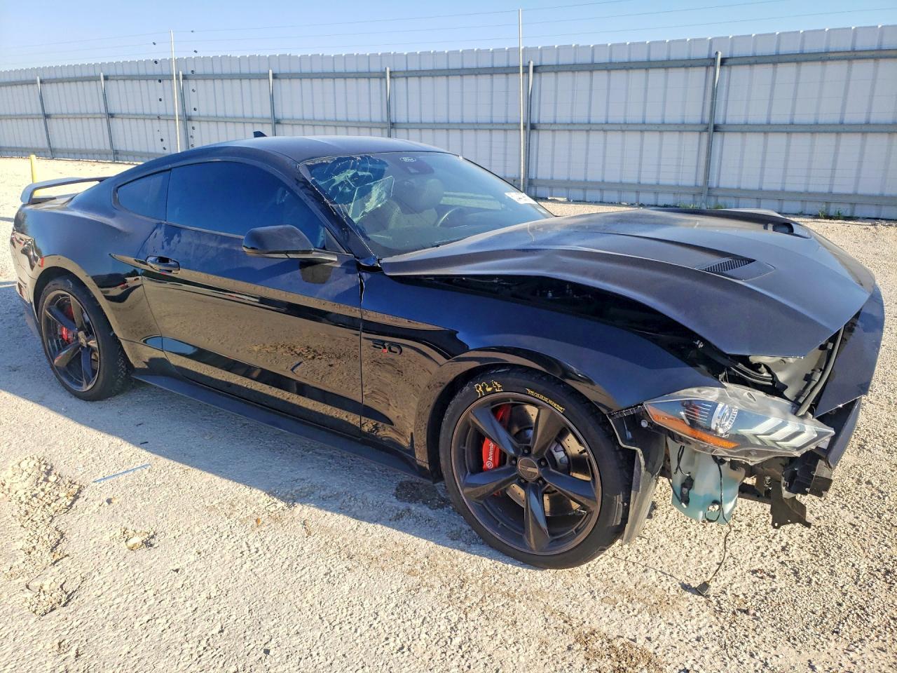 2021 Ford Mustang Gt - zdjęcie 4