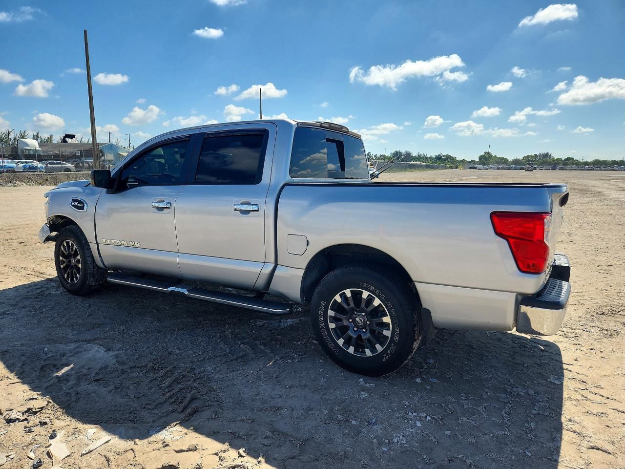 2019 Nissan Titan Sv - zdjęcie 2