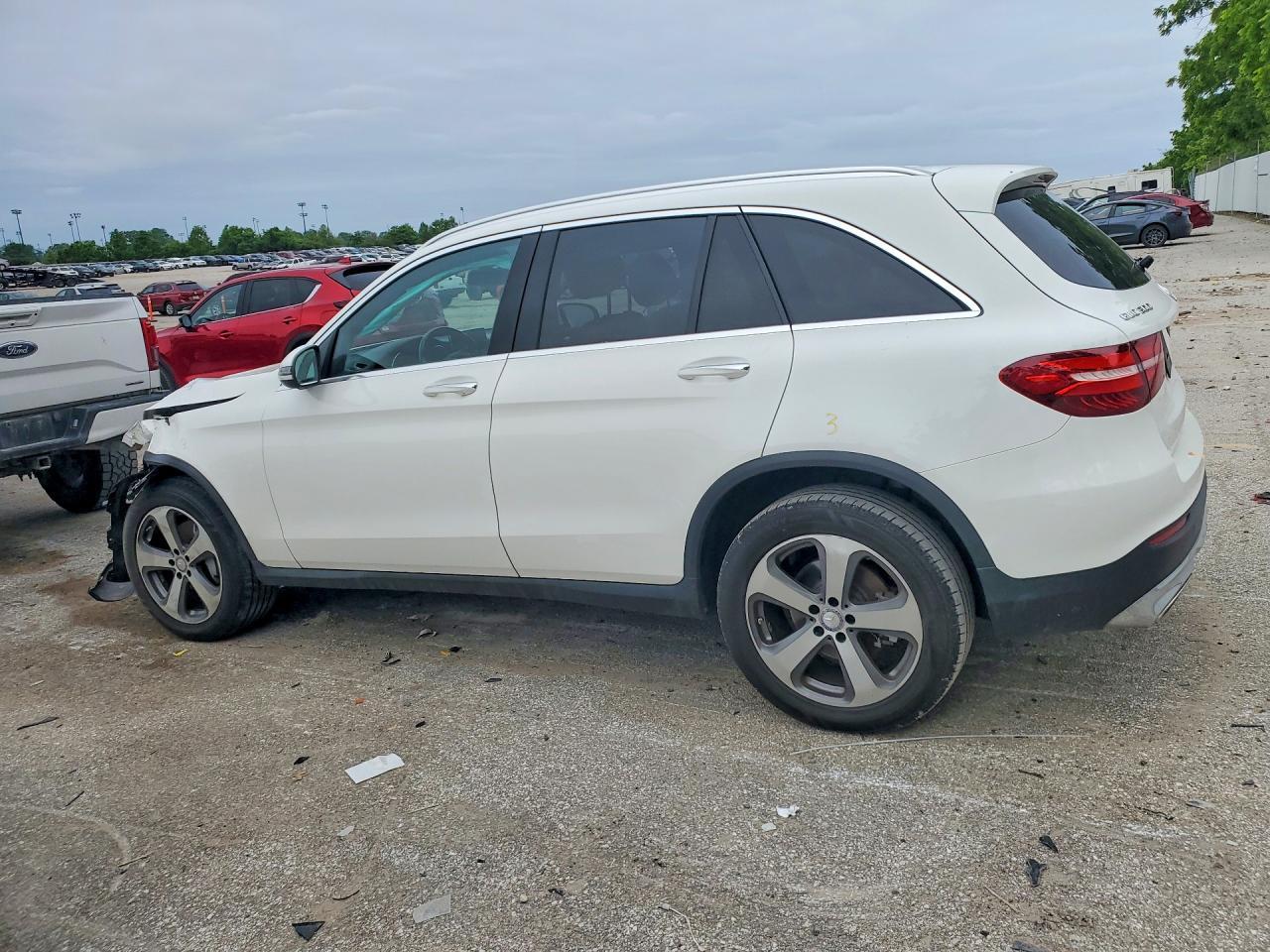 2017 Mercedes-Benz Glc 300 4Matic - zdjęcie 2