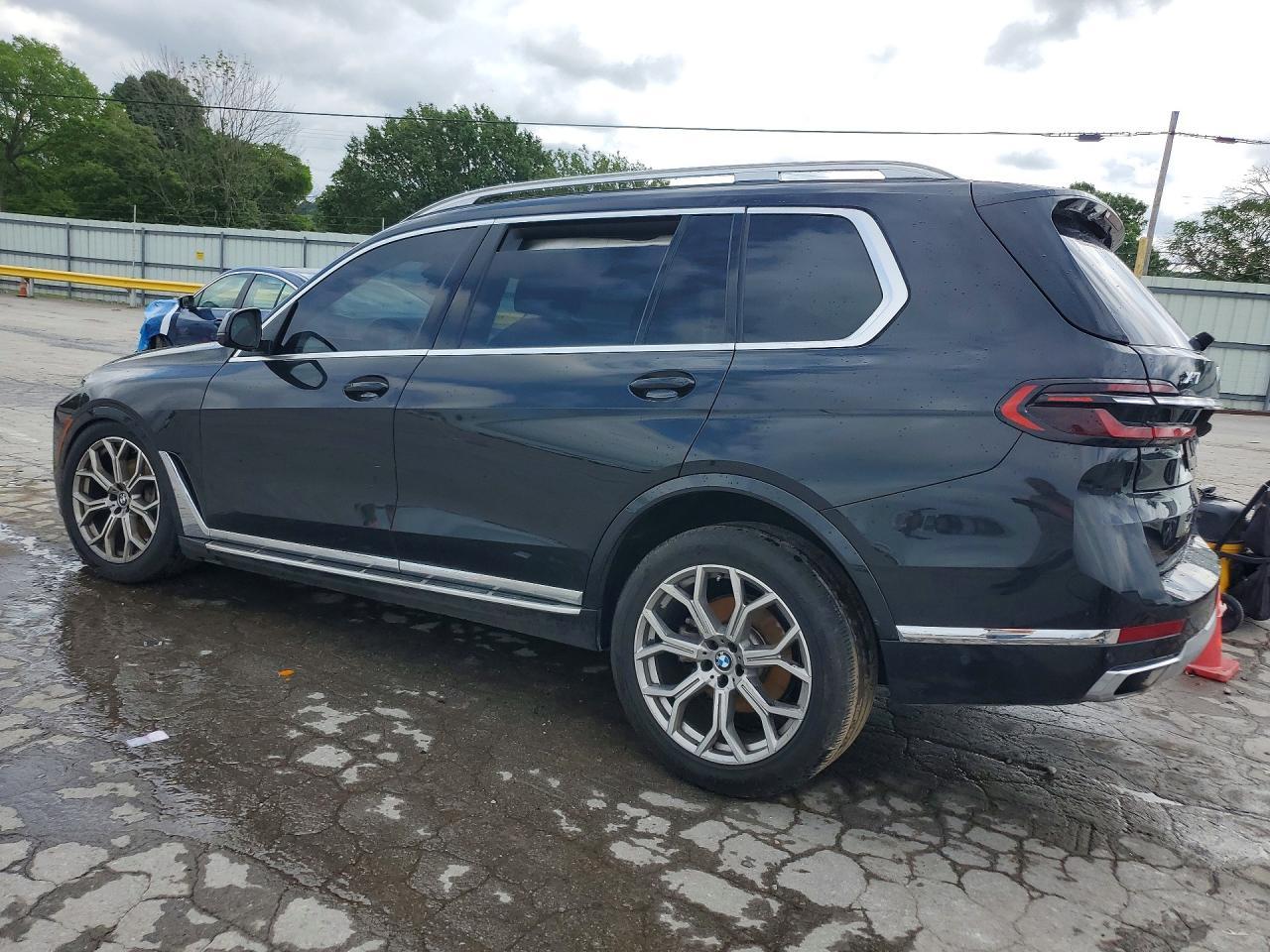 2023 BMW X7 xDrive40I - zdjęcie 2