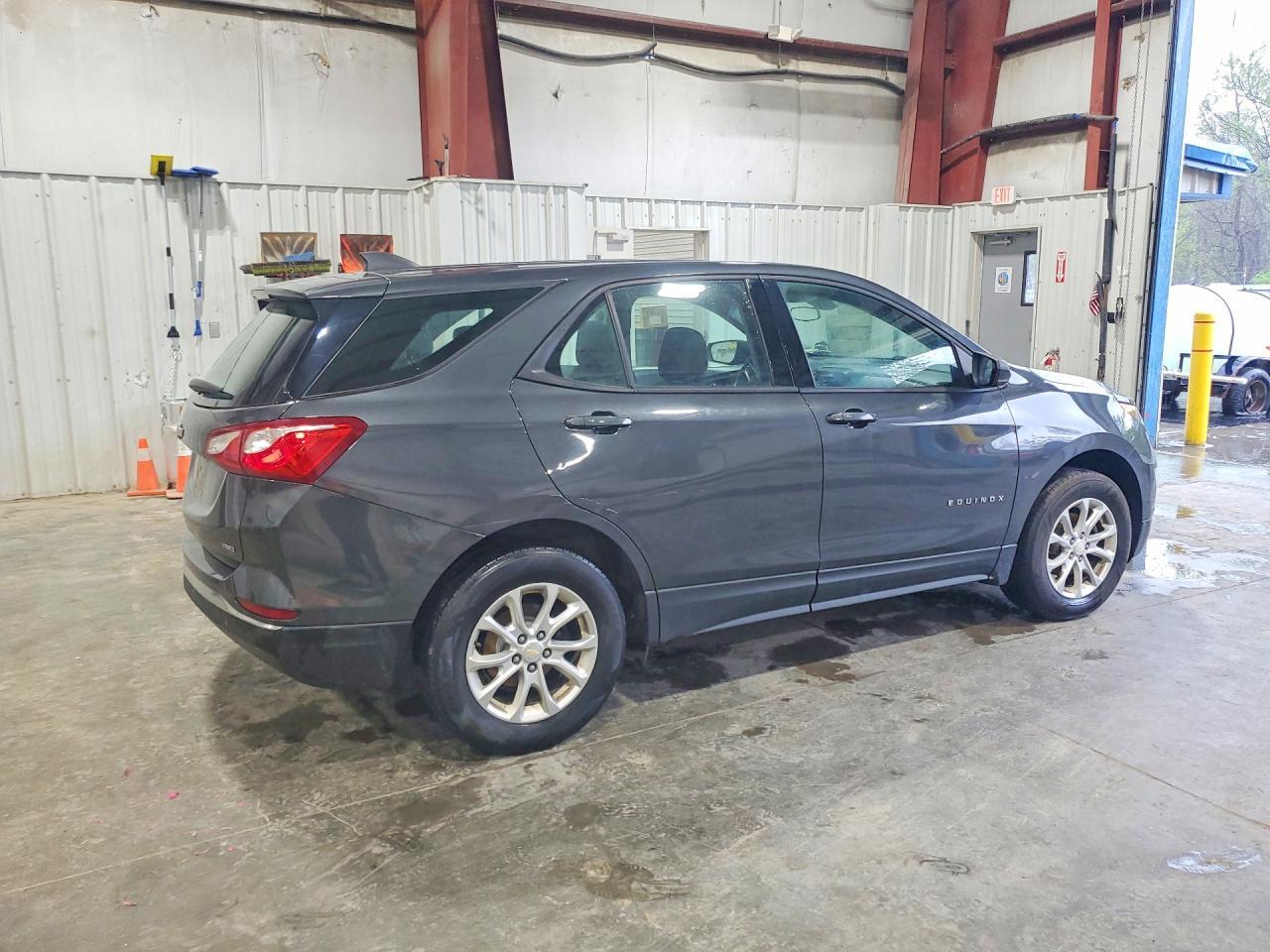 2018 Chevrolet Equinox Ls - zdjęcie 3