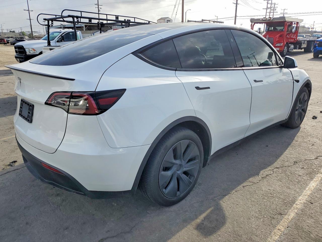 2024 Tesla Model Y - zdjęcie 3