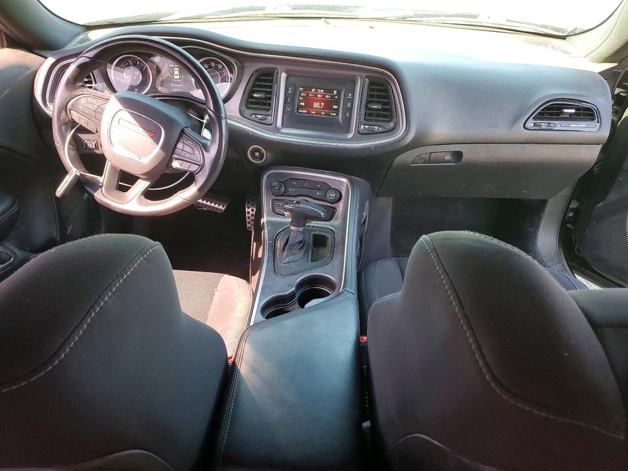 2016 Dodge Challenger R - zdjęcie 8