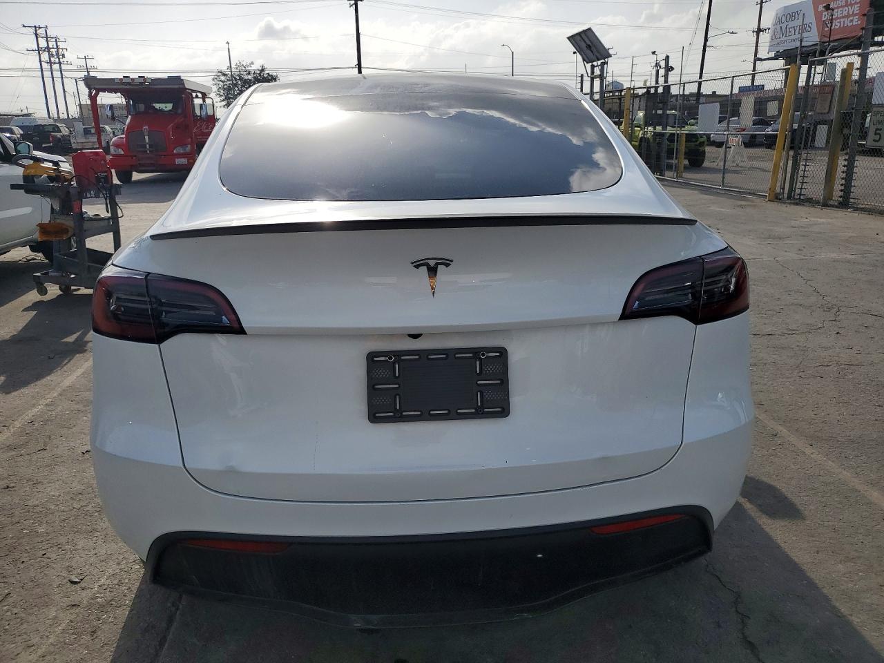 2024 Tesla Model Y - zdjęcie 6