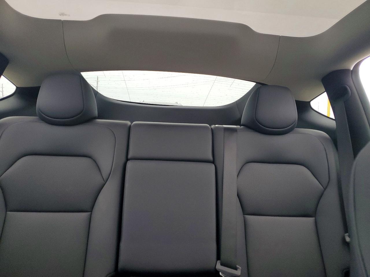 2026 Tesla Model Y - zdjęcie 10