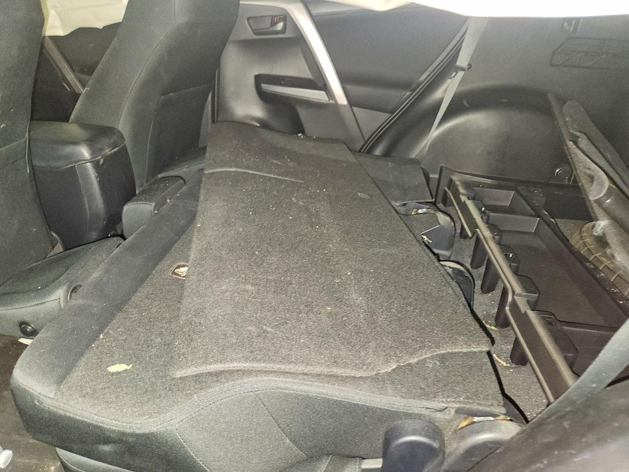 2016 Toyota Rav4 Le - zdjęcie 10