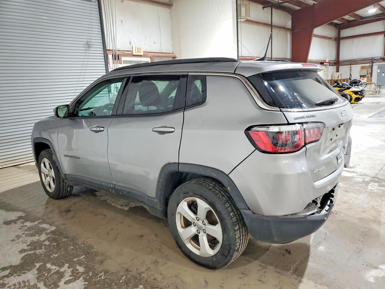 2019 Jeep Compass Latitude - zdjęcie 2