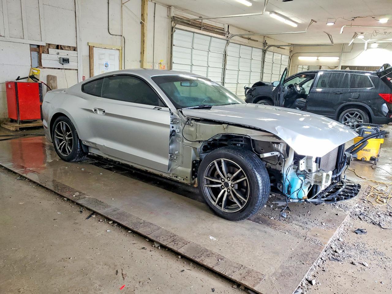 2017 Ford Mustang - zdjęcie 4