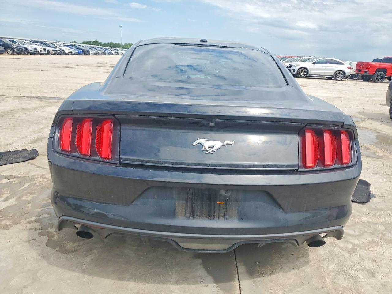 2017 Ford Mustang - zdjęcie 6