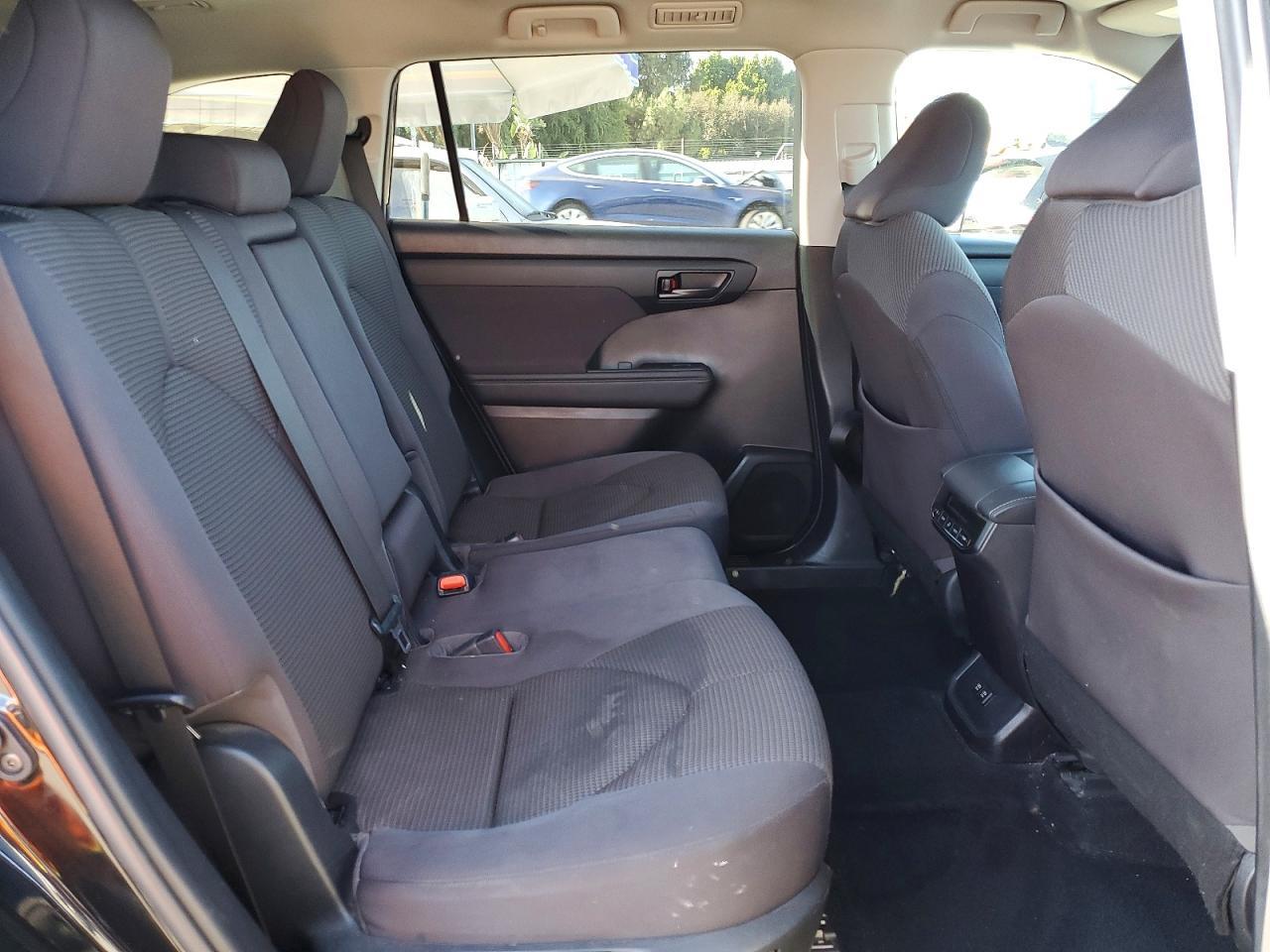 2021 Toyota Highlander Le - zdjęcie 11