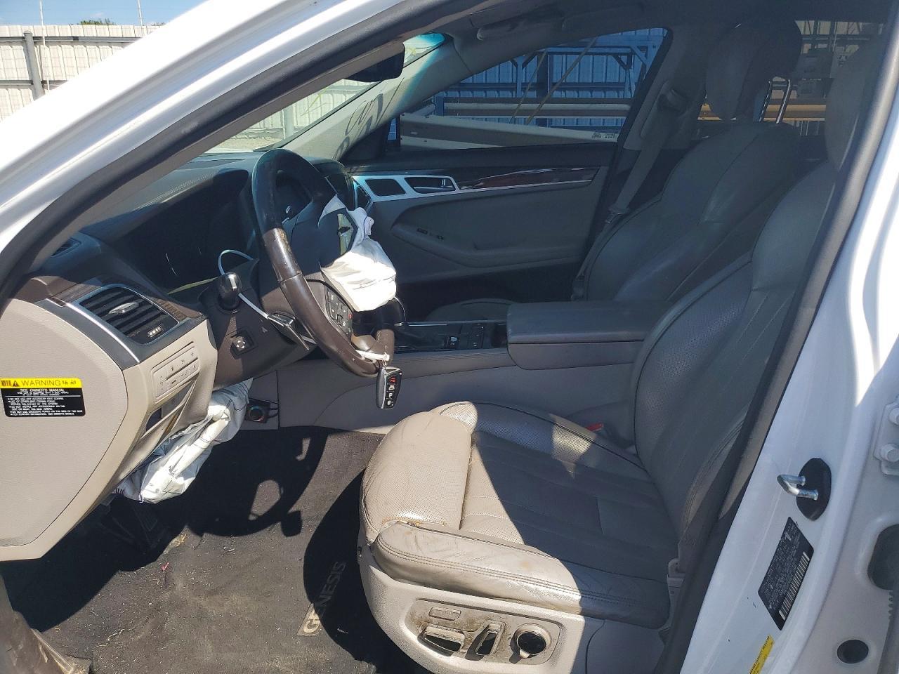2015 Hyundai Genesis 3.8L - zdjęcie 7