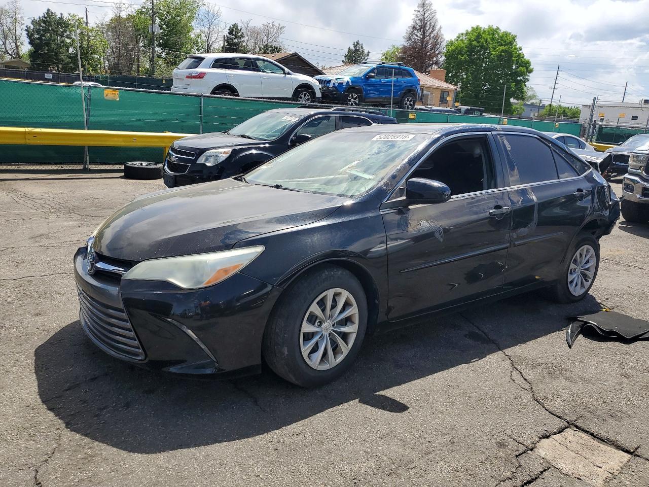 2015 Toyota Camry Le - zdjęcie główne