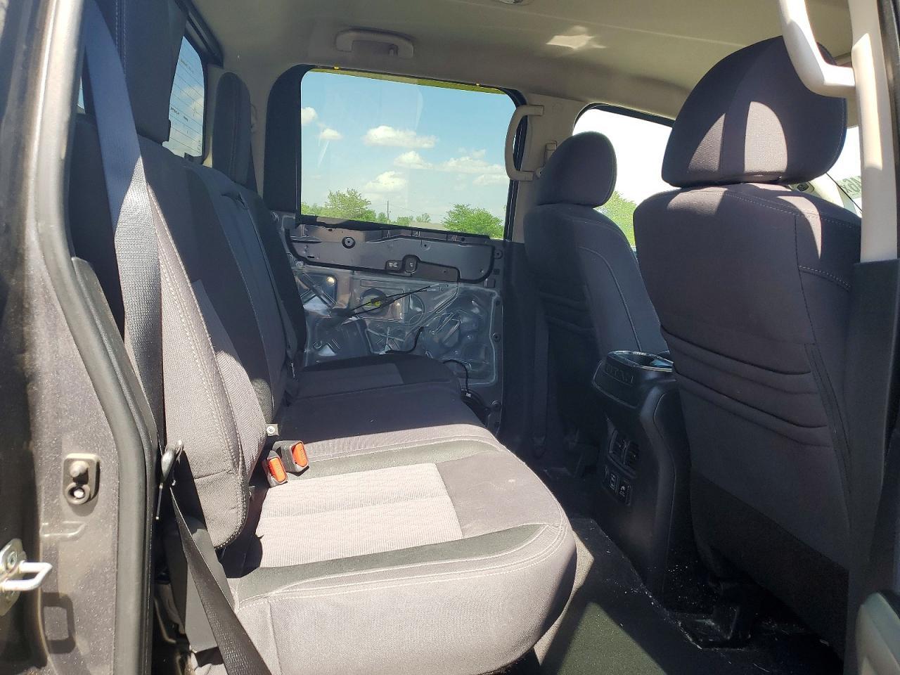 2021 Nissan Titan Sv - zdjęcie 10