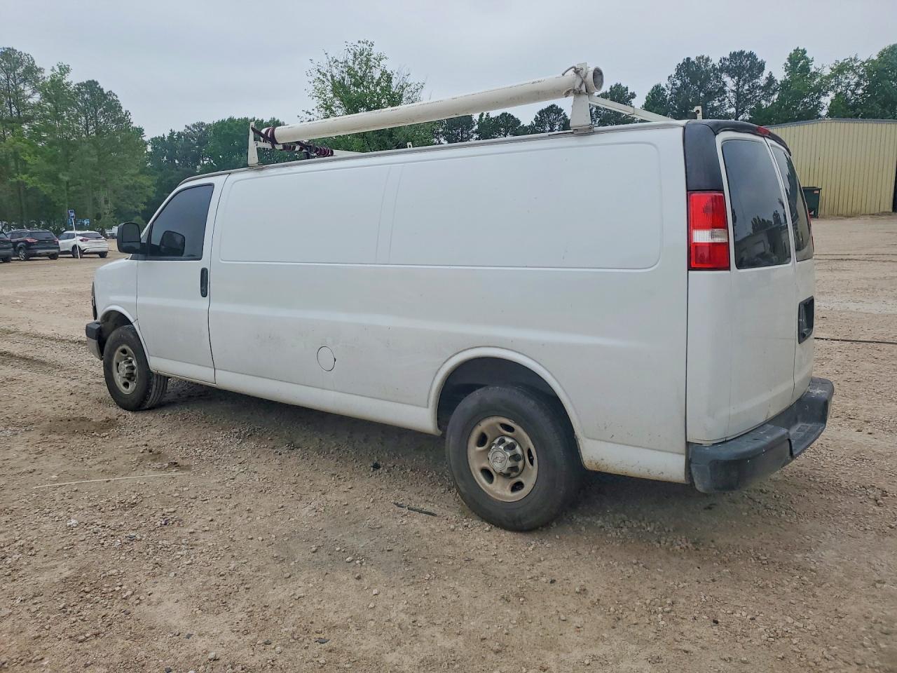 2020 Chevrolet Express G2500 - zdjęcie 2