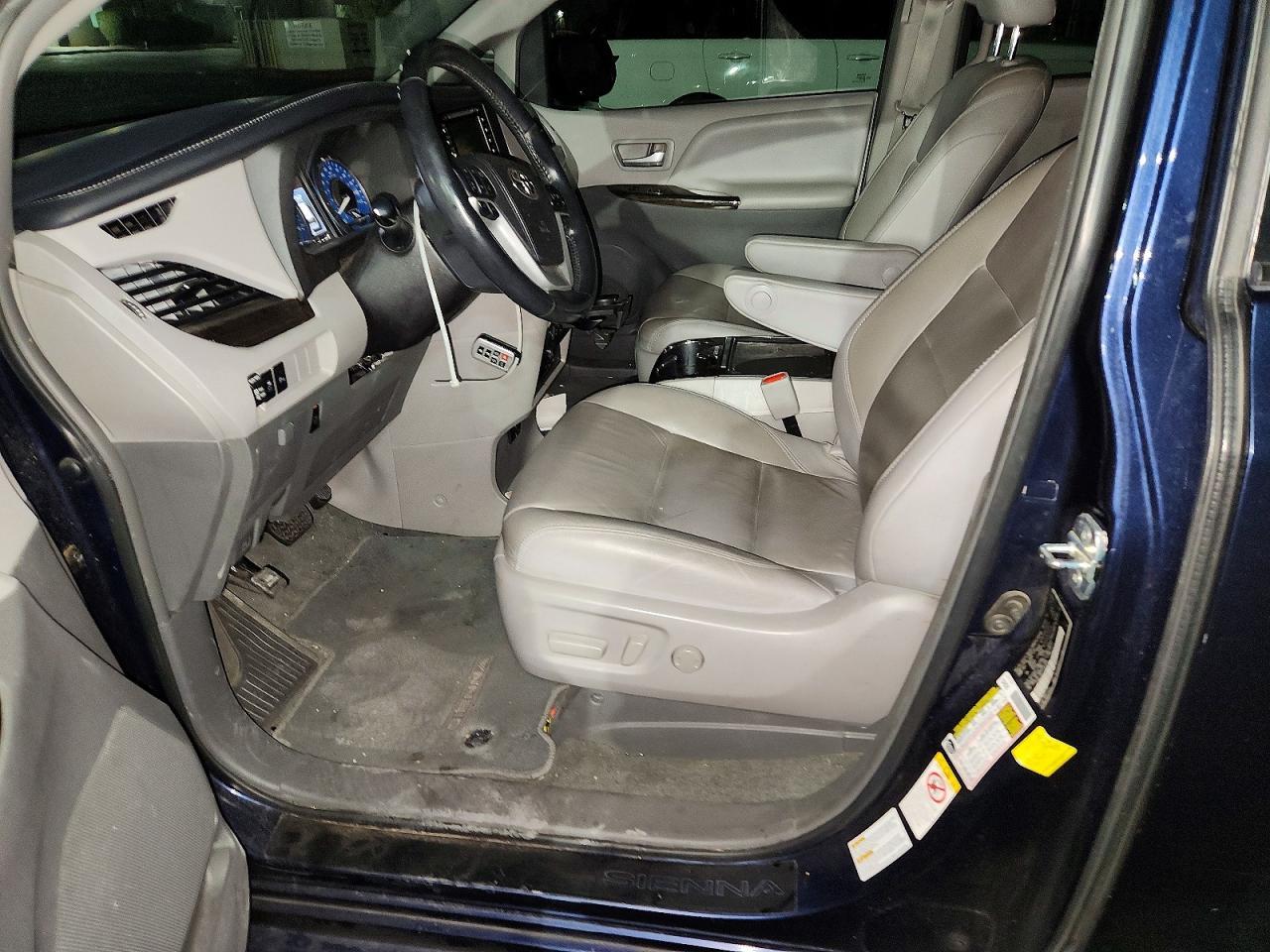 2013 Toyota Sienna - zdjęcie 7