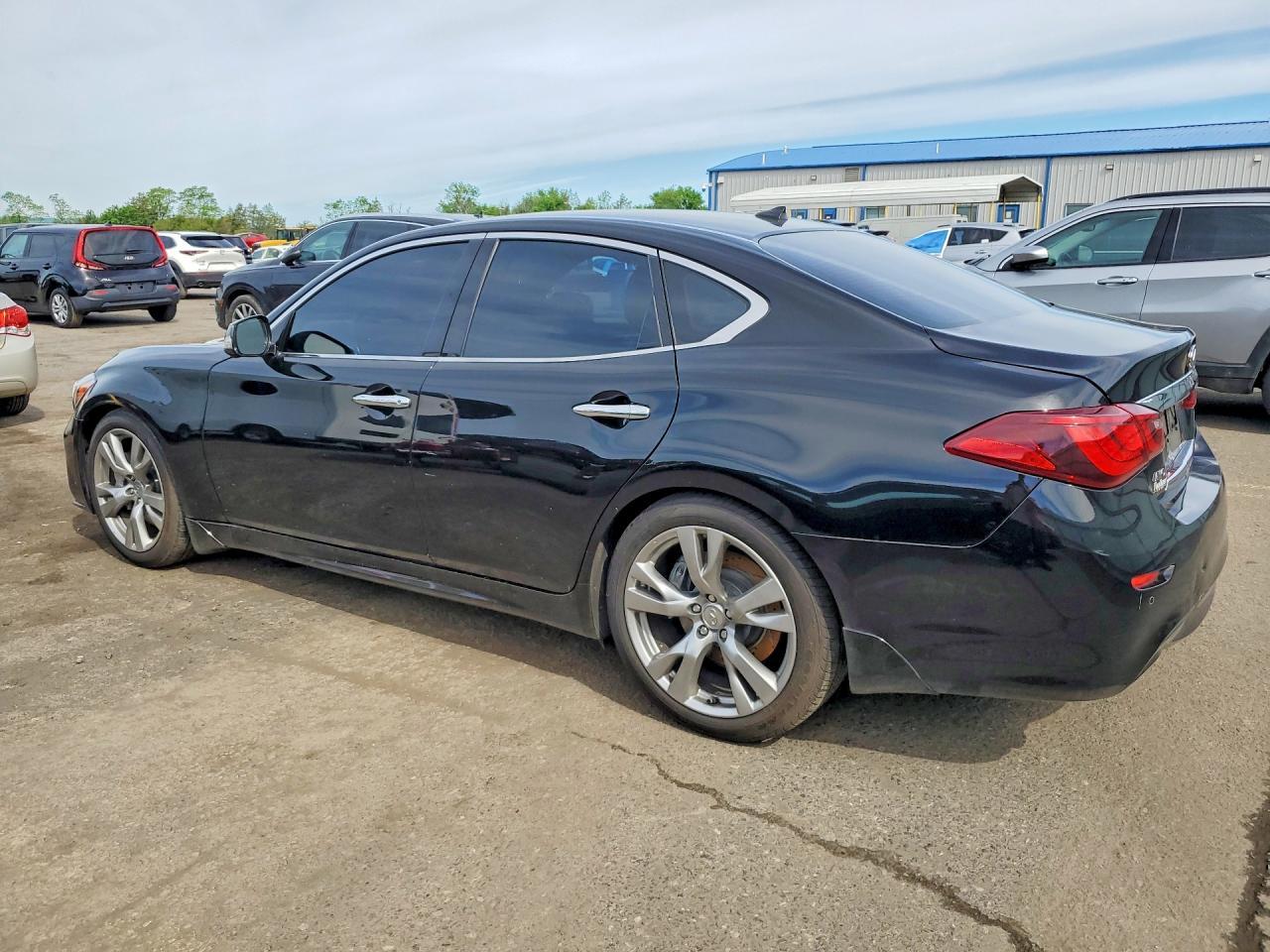 2015 Infiniti Q70 3.7 - zdjęcie 2