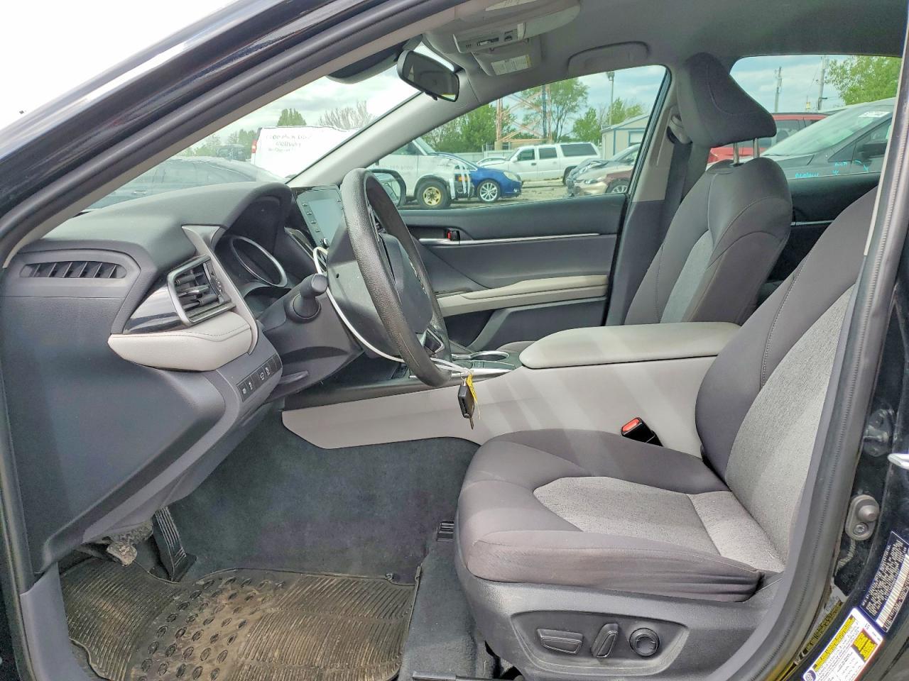 2022 Toyota Camry Le - zdjęcie 7