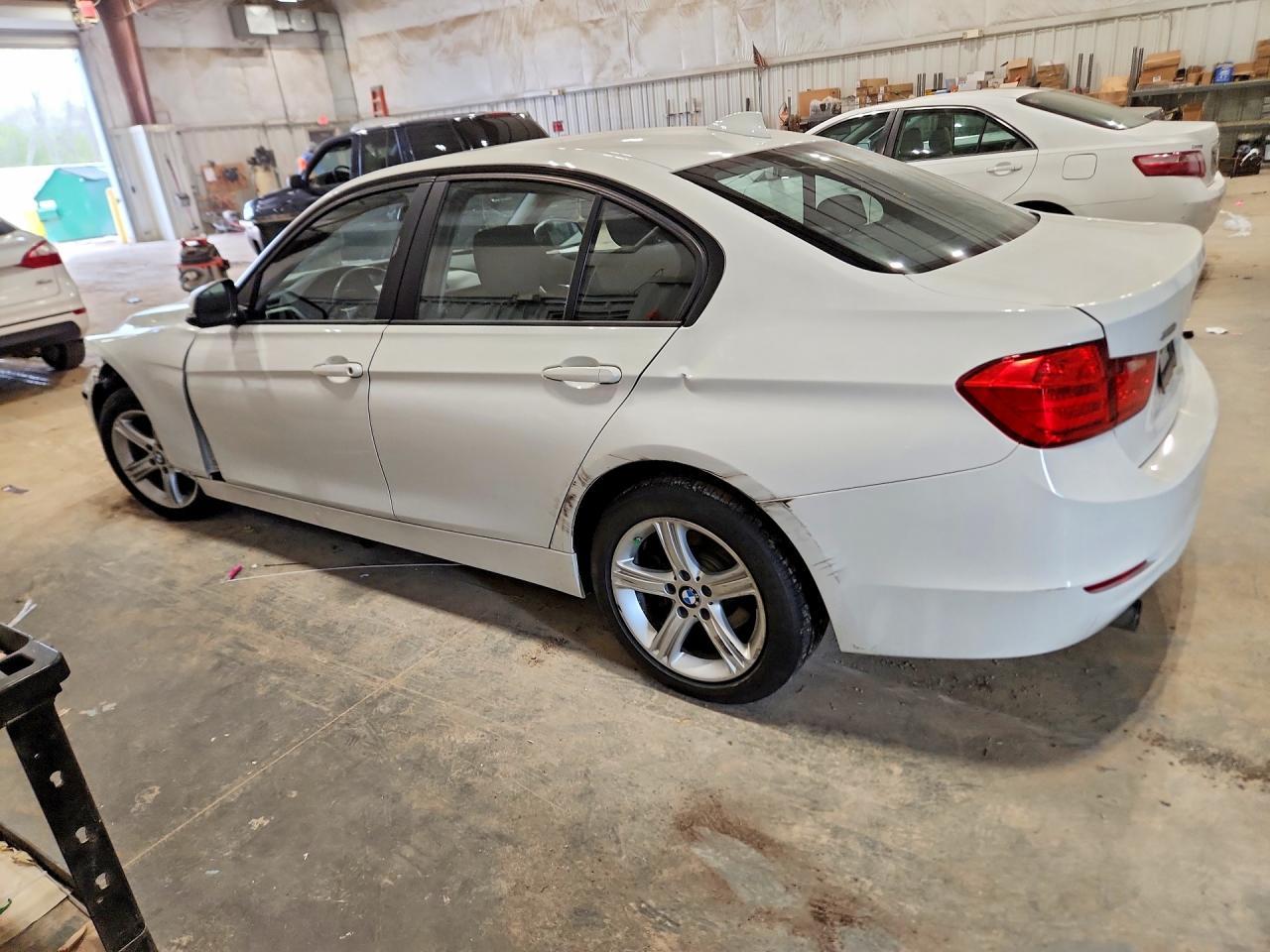 2015 BMW 320 I xDrive - zdjęcie 2