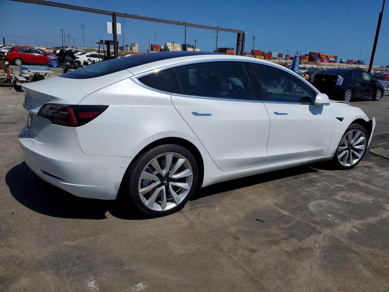 2018 Tesla Model 3 - zdjęcie 3