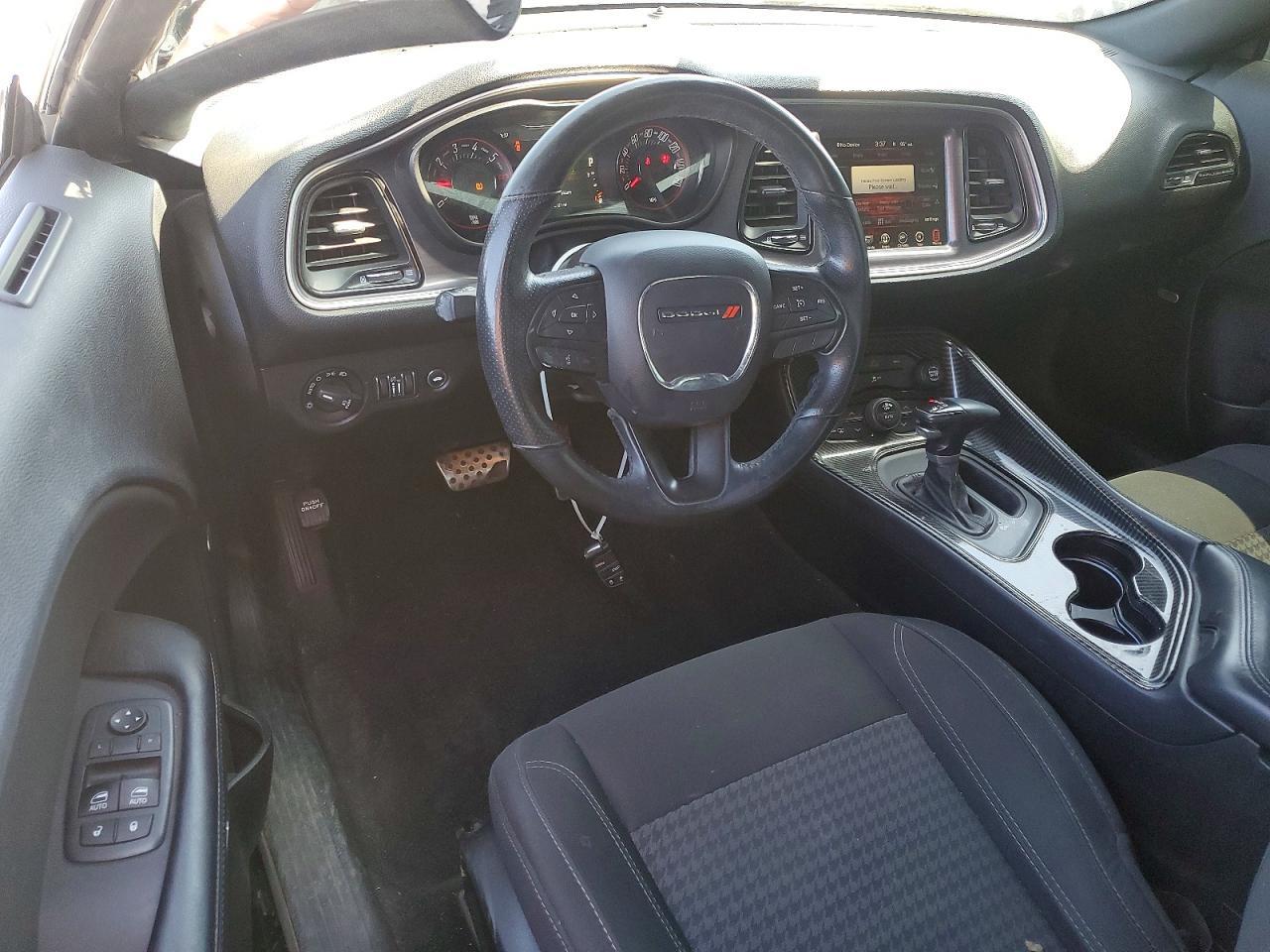 2016 Dodge Challenger - zdjęcie 8