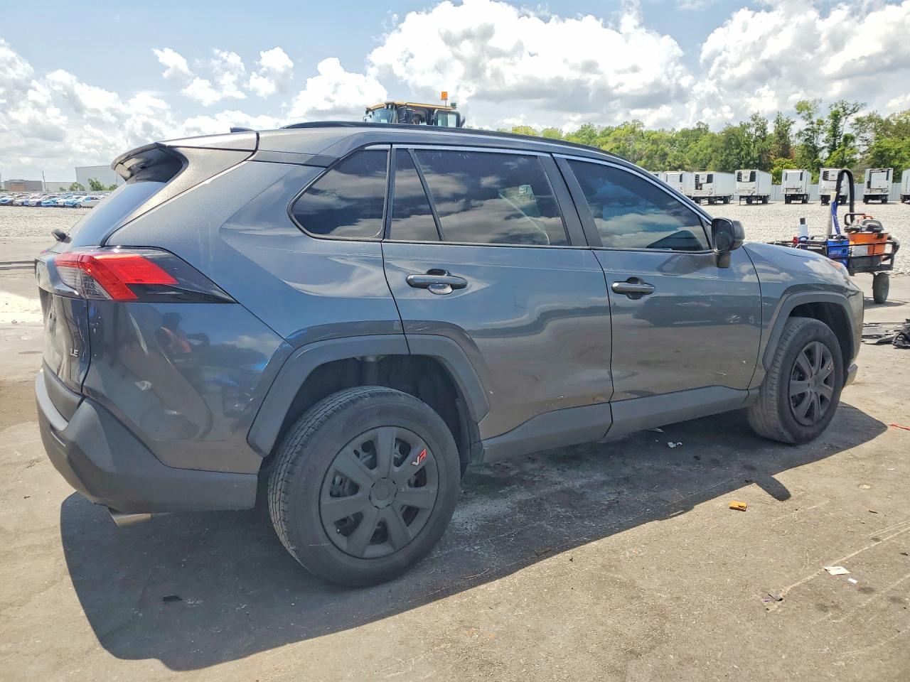 2020 Toyota Rav4 Le - zdjęcie 3