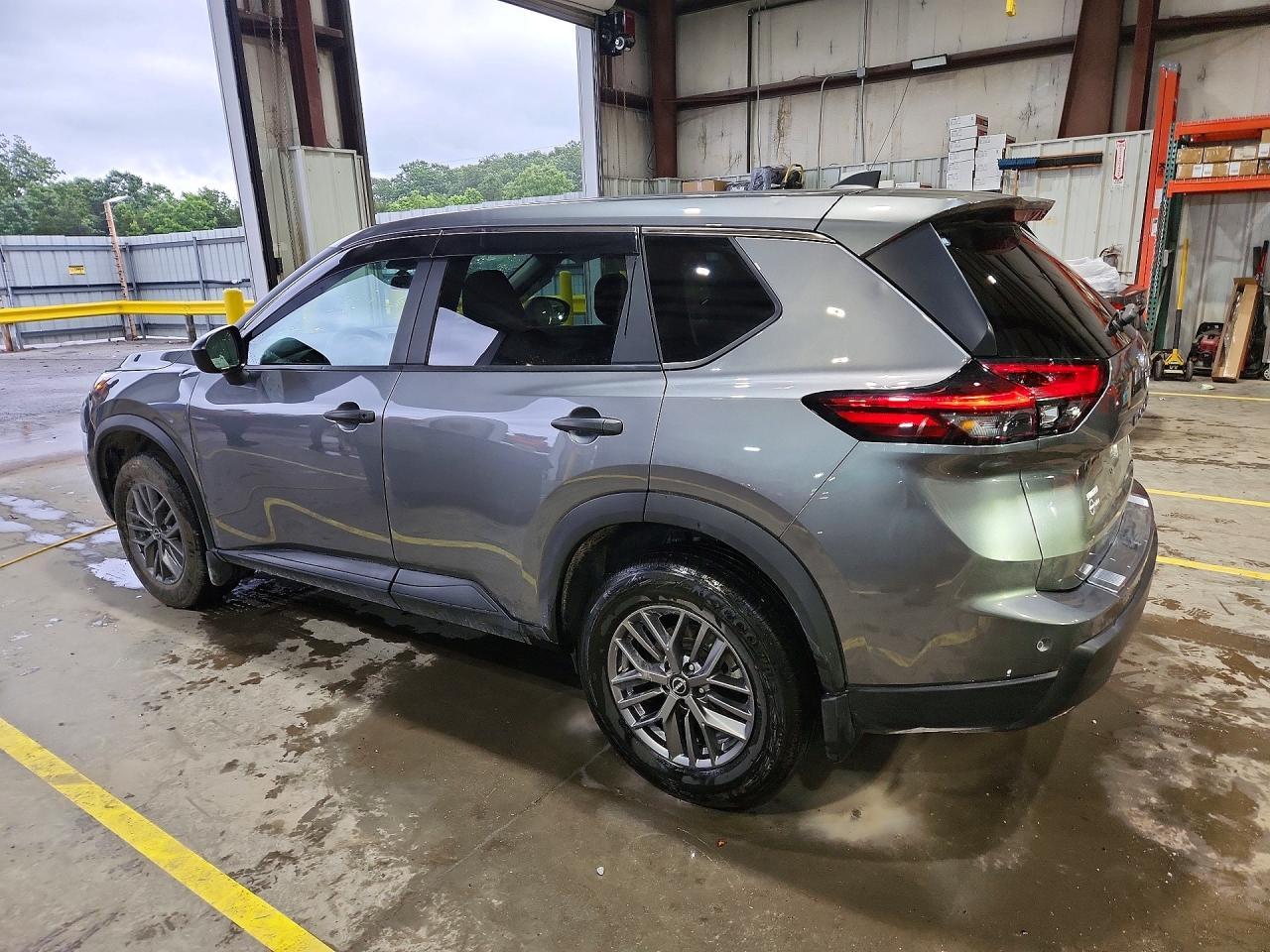 2024 Nissan Rogue S - zdjęcie 2
