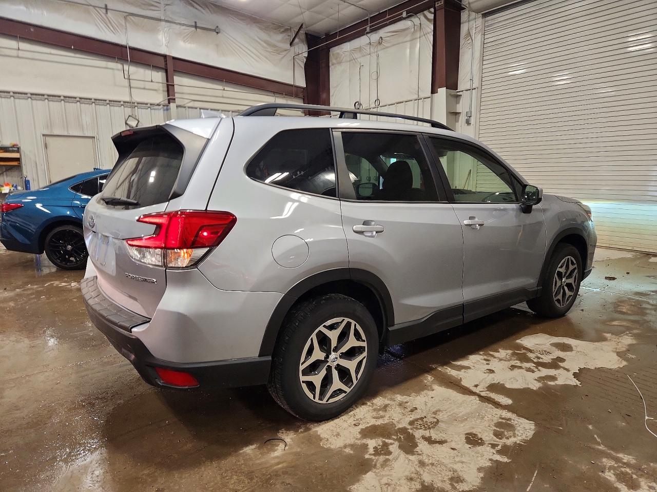 2021 Subaru Forester Premium - zdjęcie 3