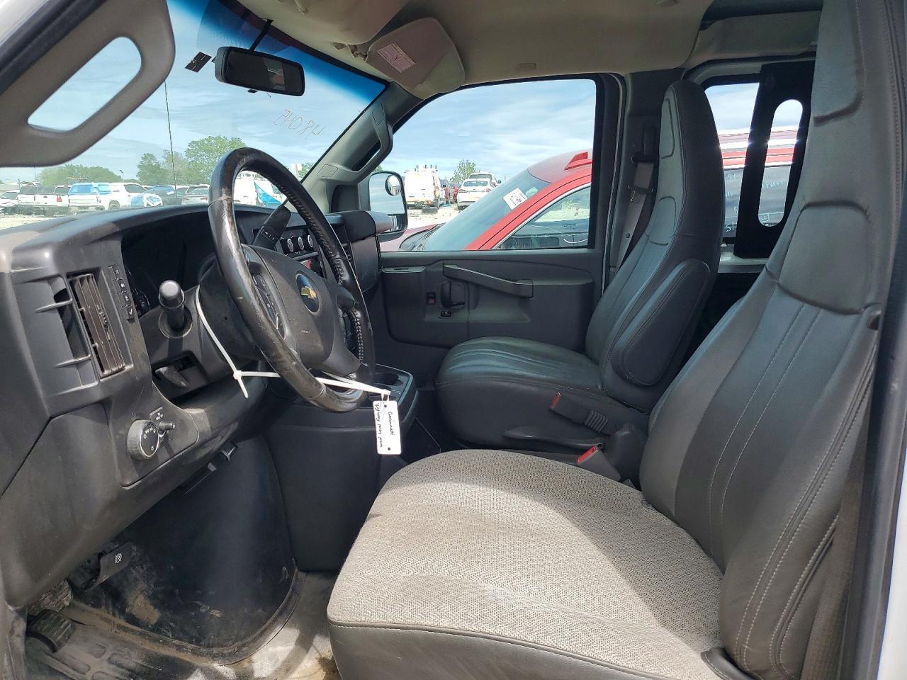 2020 Chevrolet Express G2500 - zdjęcie 7