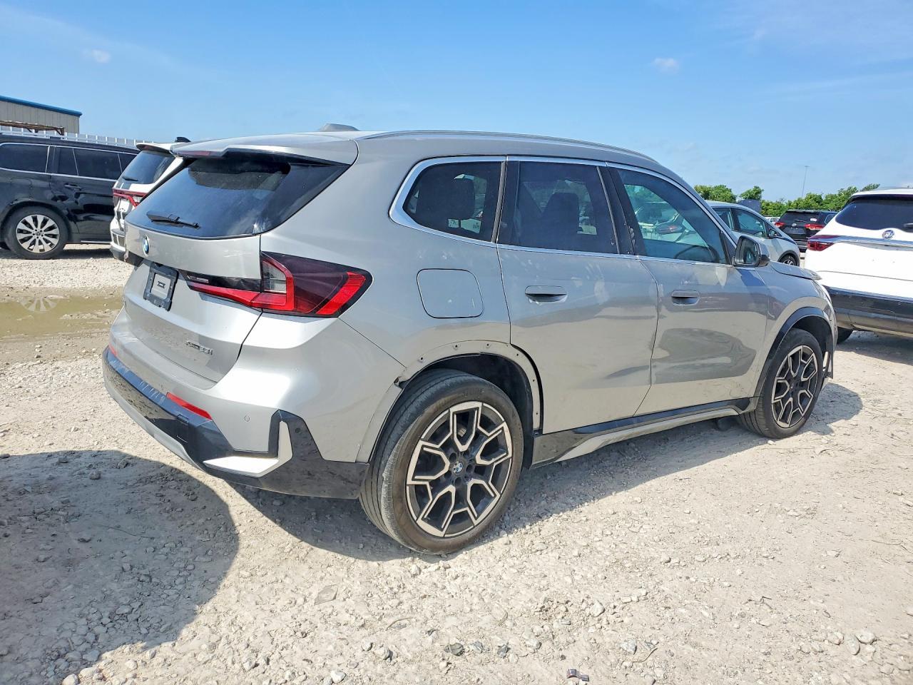 2025 BMW X1 xDrive28I - zdjęcie 3