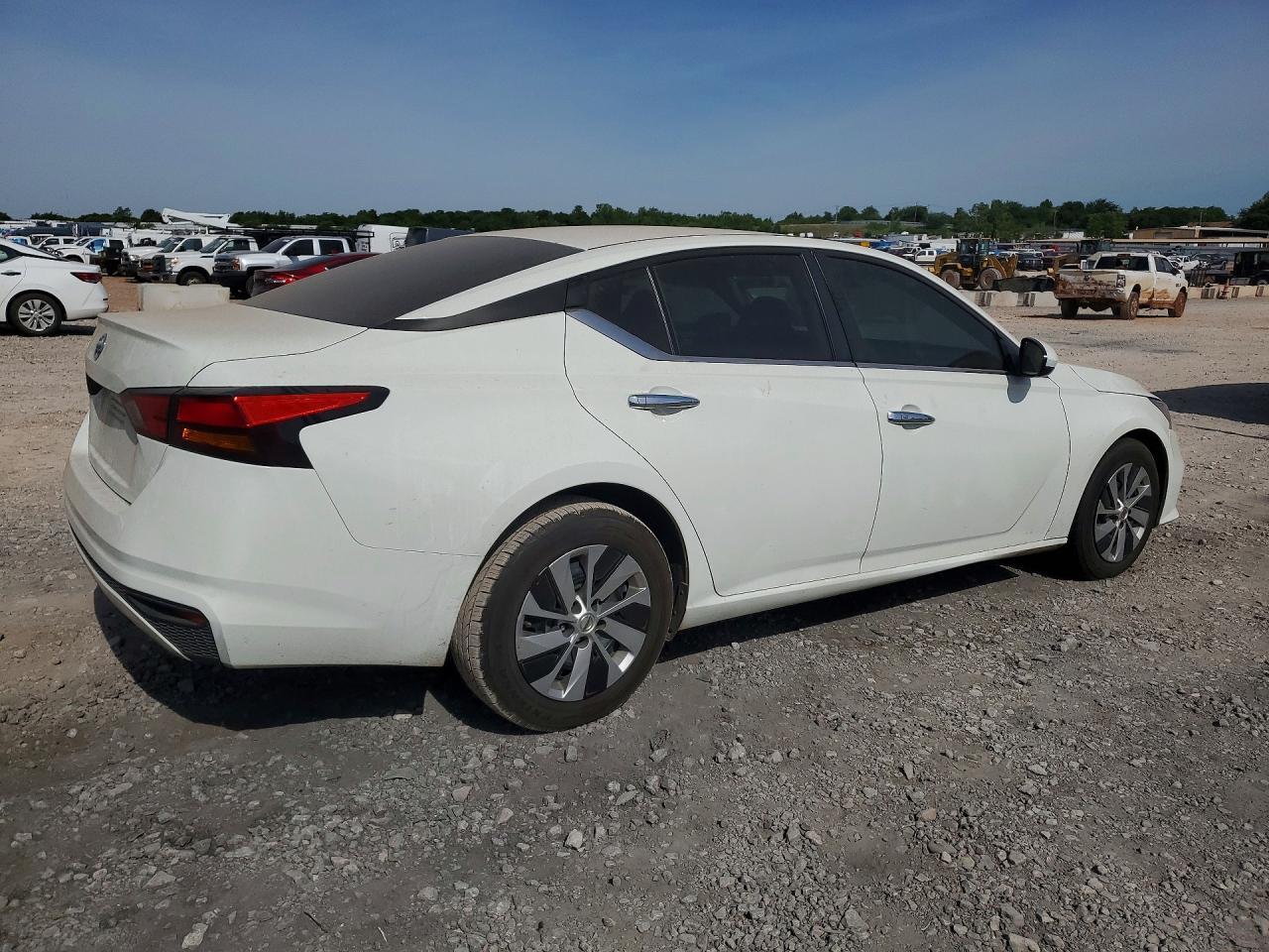 2022 Nissan Altima - zdjęcie 3