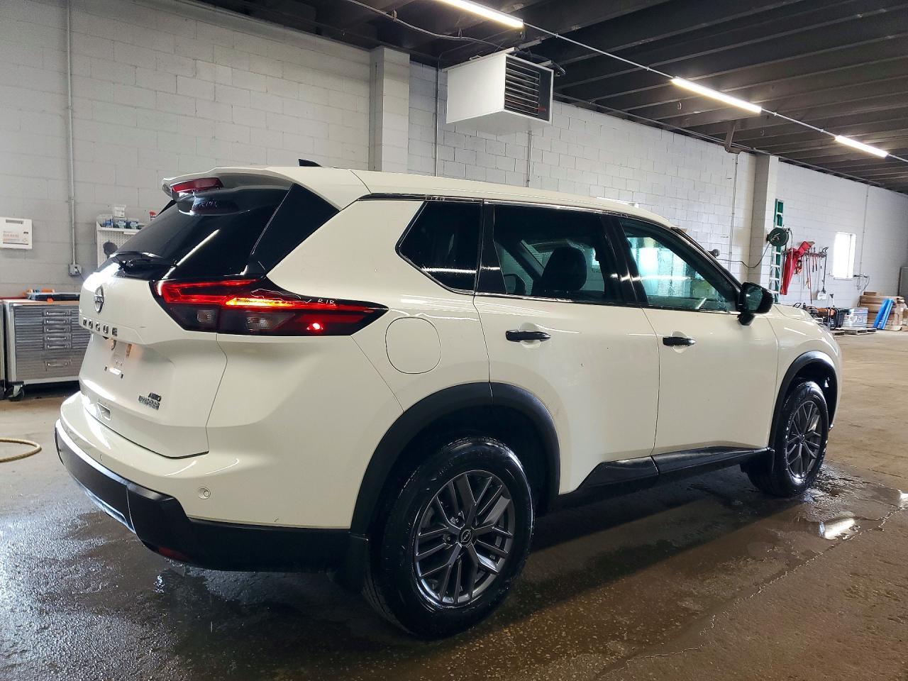 2024 Nissan Rogue S - zdjęcie 3