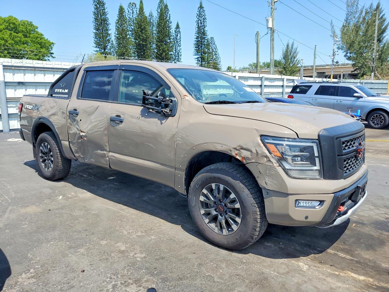 2024 Nissan Titan Pro-4X - zdjęcie 4