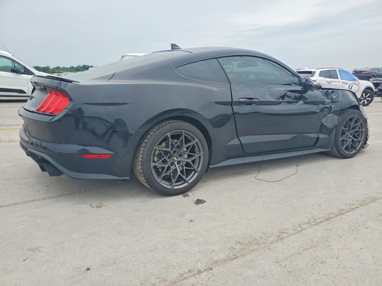 2022 Ford Mustang Gt - zdjęcie 3