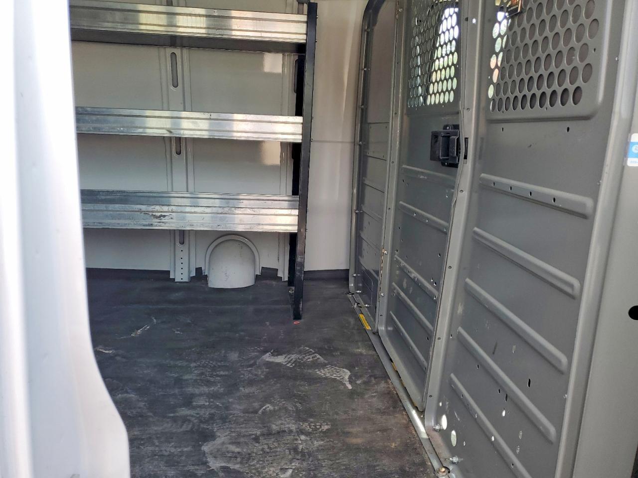 2020 Chevrolet Express G2500 - zdjęcie 11