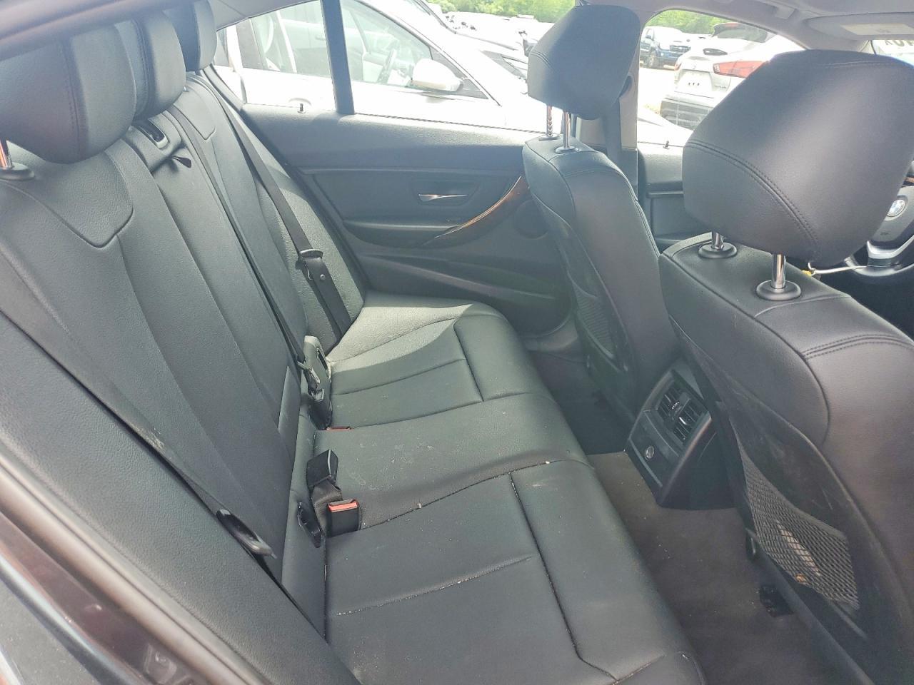 2015 BMW 3 Series - zdjęcie 10