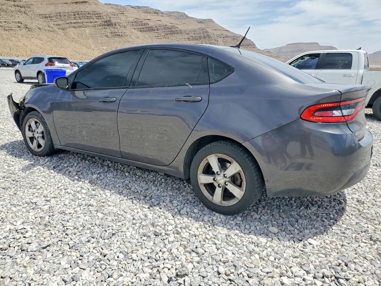 2015 Dodge Dart Sxt - zdjęcie 2