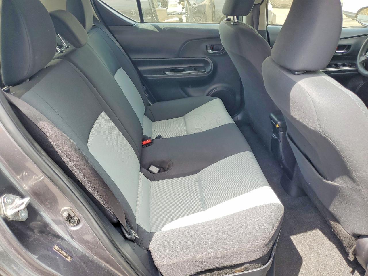 2015 Toyota Prius - zdjęcie 10