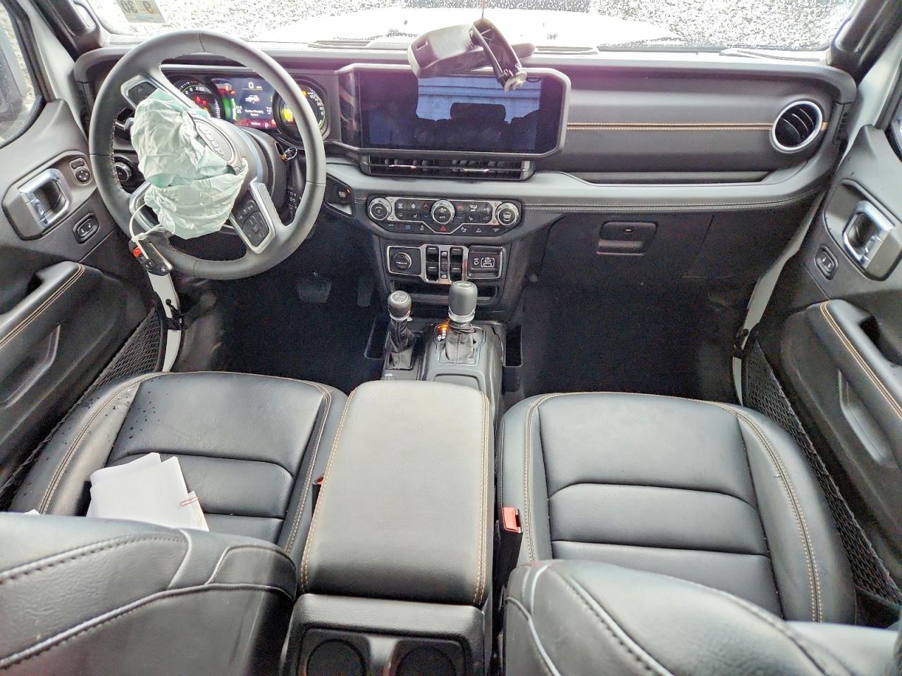 2025 Jeep Wrangler Sahara 4Xe - zdjęcie 8