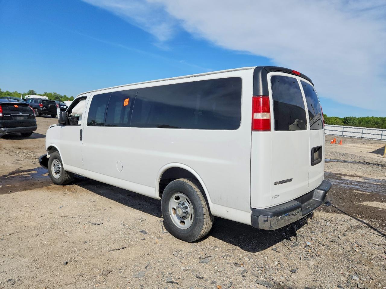 2013 Chevrolet Express - zdjęcie 2