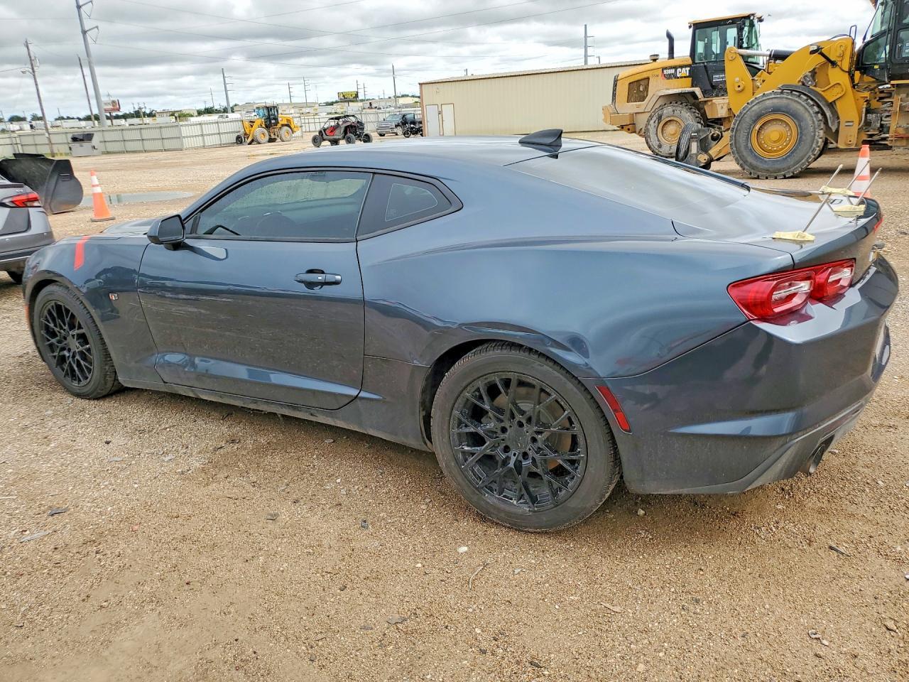 2019 Chevrolet Camaro Ls - zdjęcie 2