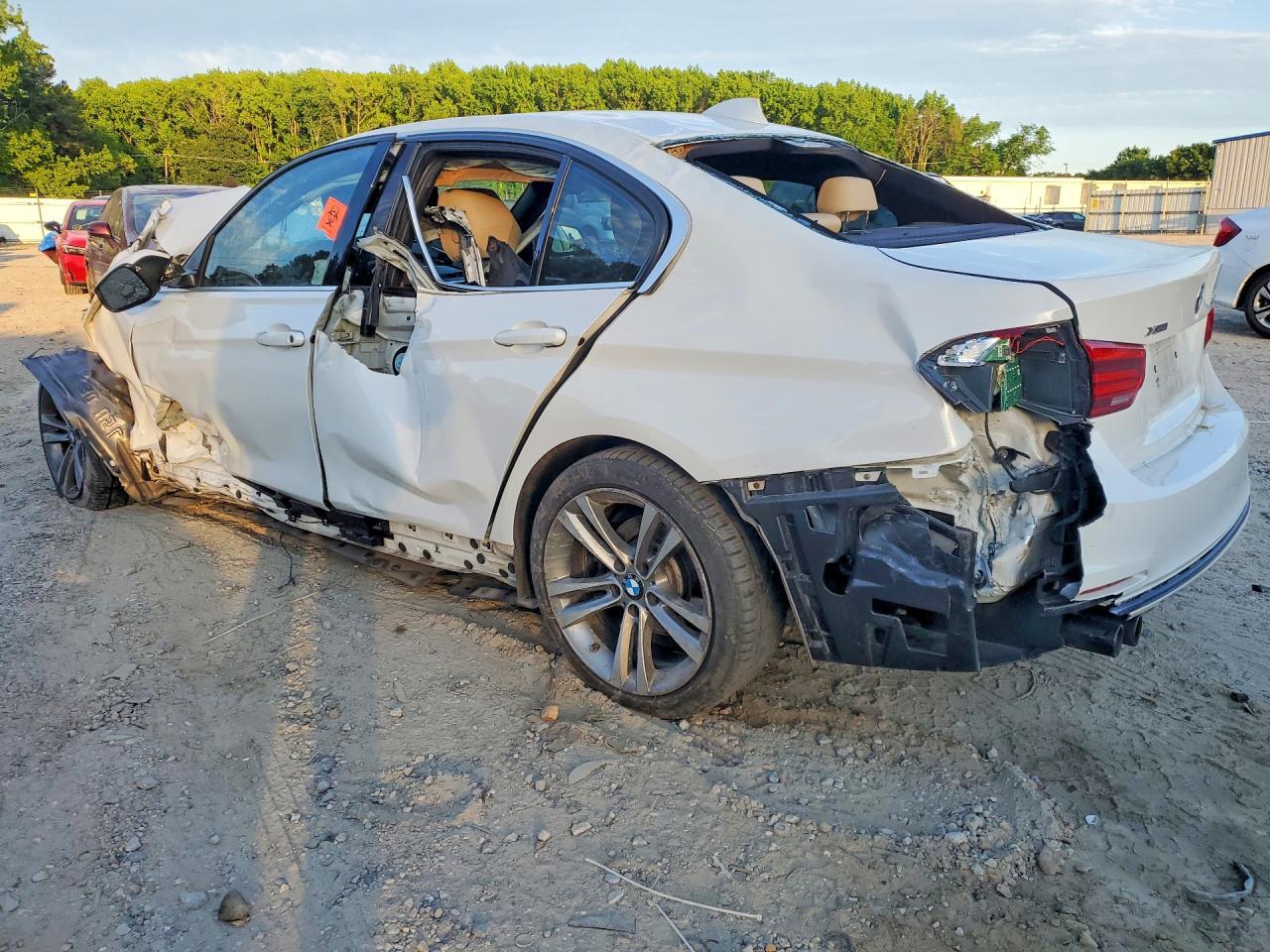 2018 BMW 330 Xi - zdjęcie 2