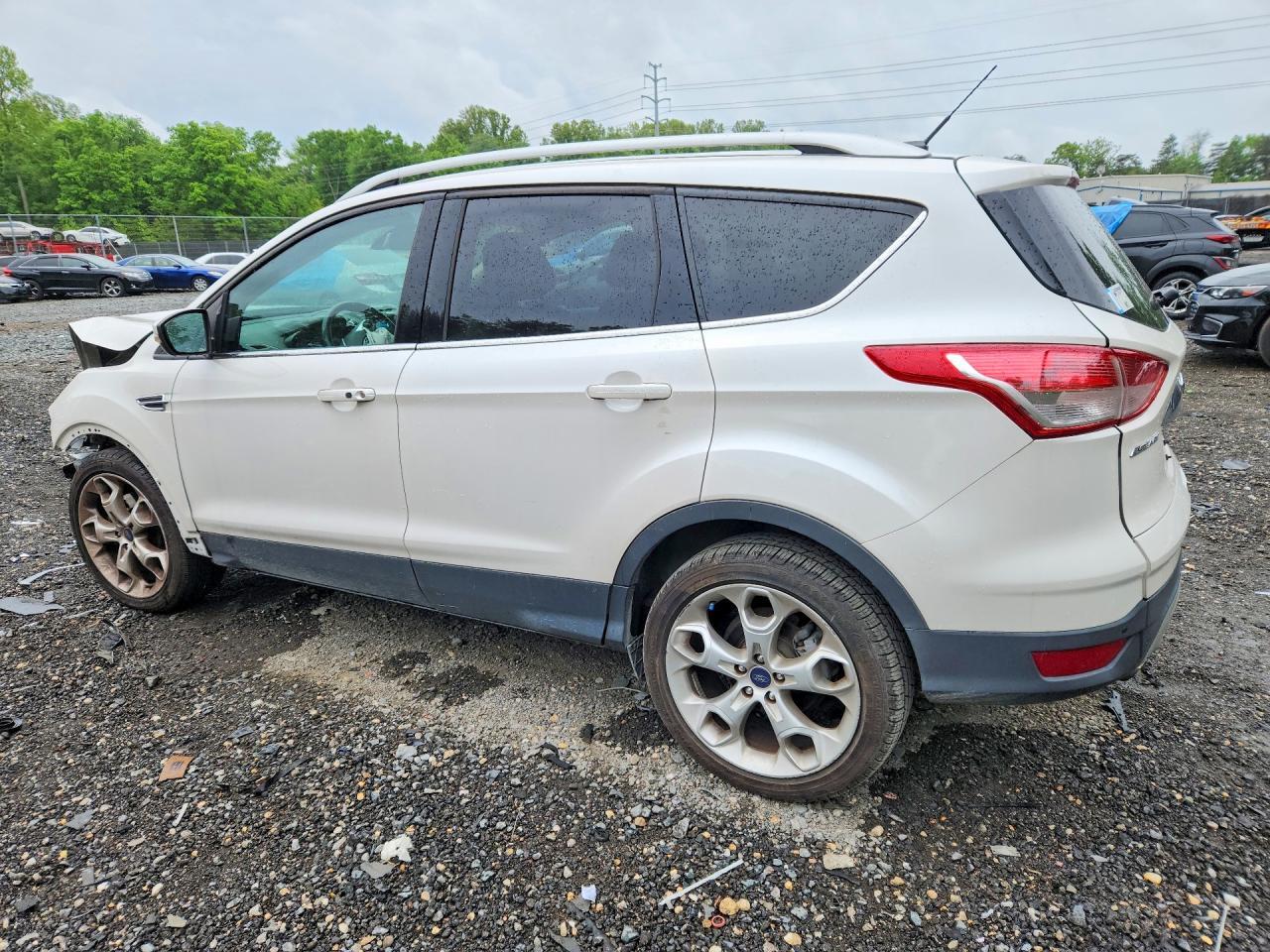 2014 Ford Escape Titanium - zdjęcie 2